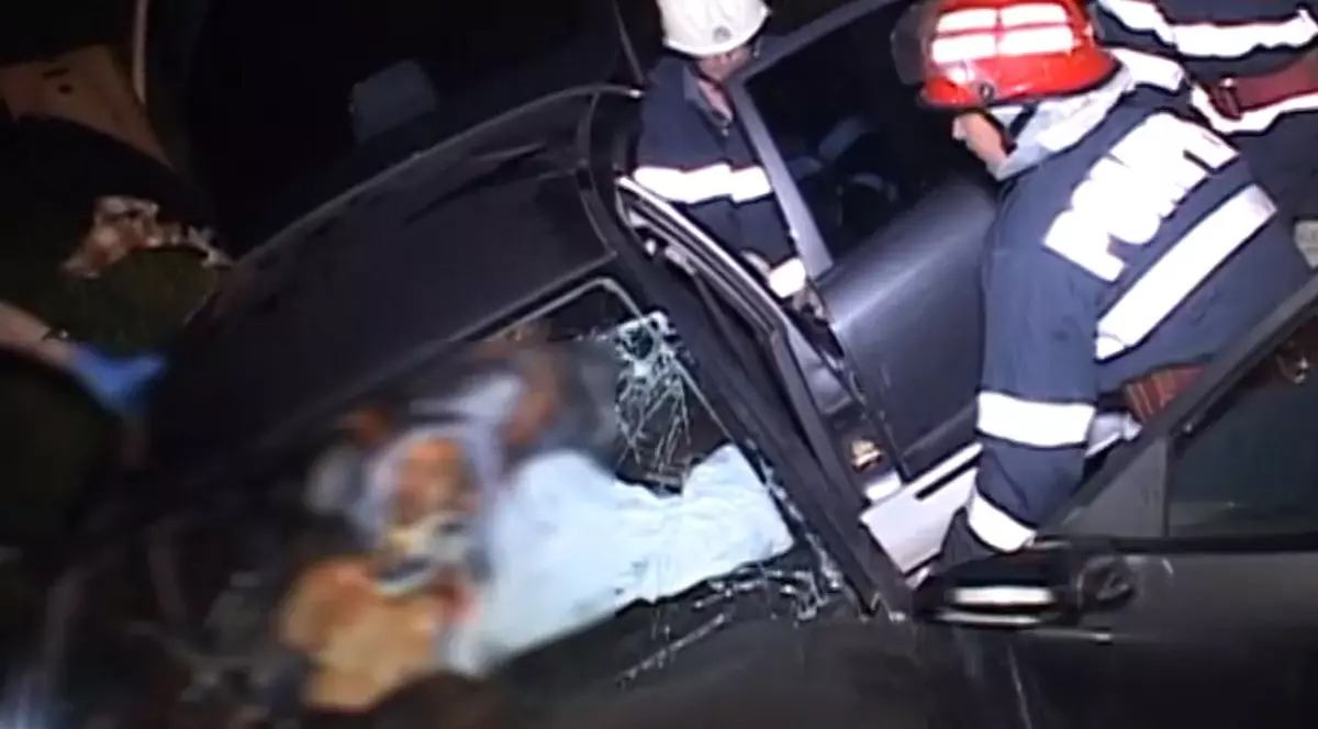 Accident grav în judeţul Cluj! Rudele victimei au sărit să-i bată pe medicii de pe ambulanţă | VIDEO