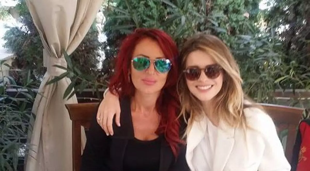 Cine era ROŞCATA care a apărut alături de ADI MUTU şi fosta sa soţie, ALEXANDRA DINU?