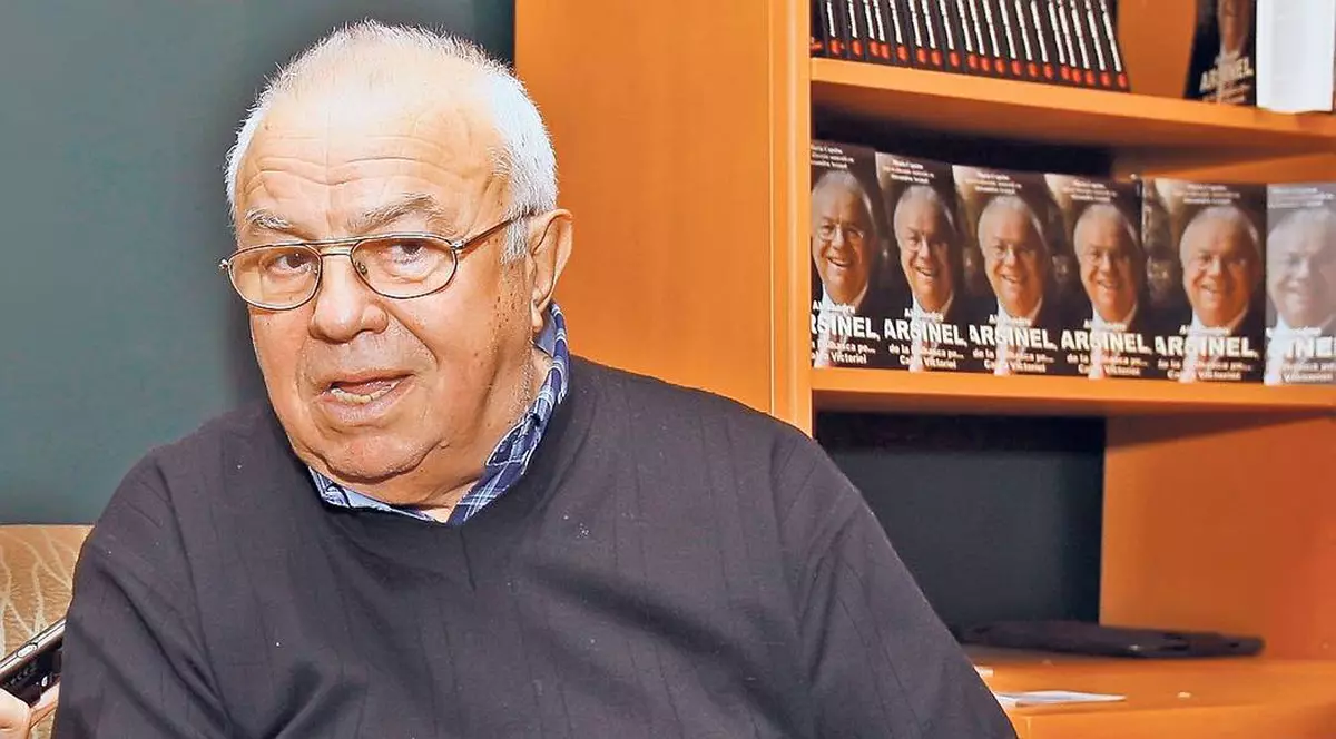 Alexandru Arșinel cheltuiește lunar 1.000 de euro pentru tratamentul soției - actorul zambind la un interviu