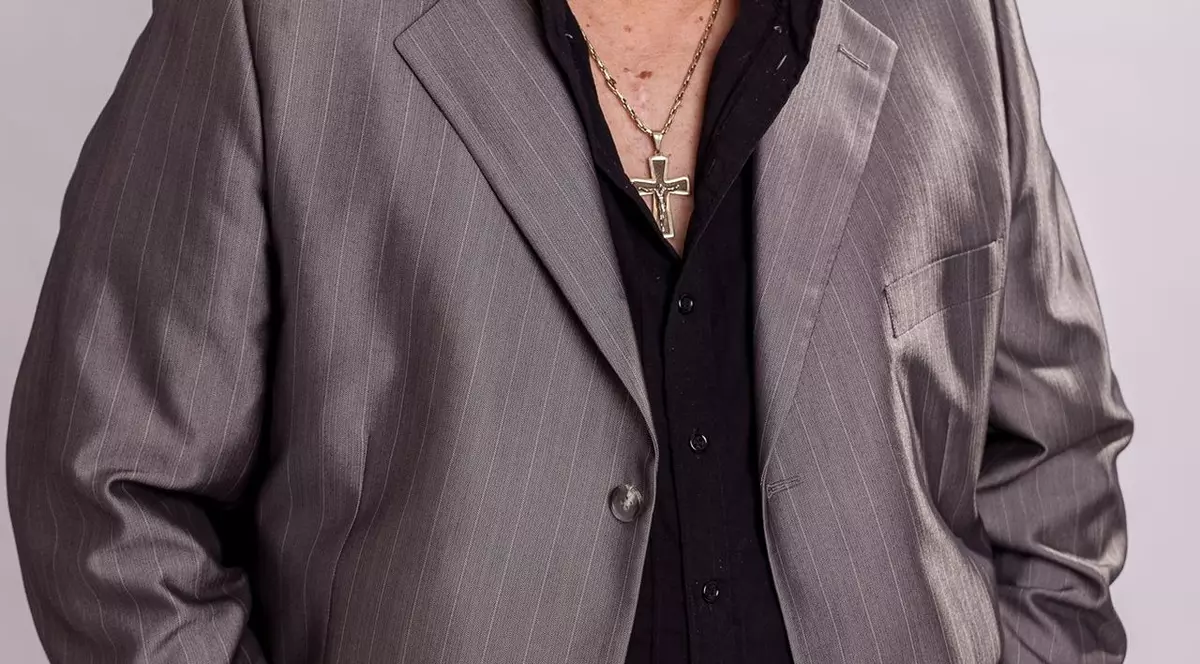 SPECTACOL DE CARTEA RECORDURILOR. UN CÂNTĂREŢ ROMÂN URCĂ PE SCENĂ LA 80 DE ANI!