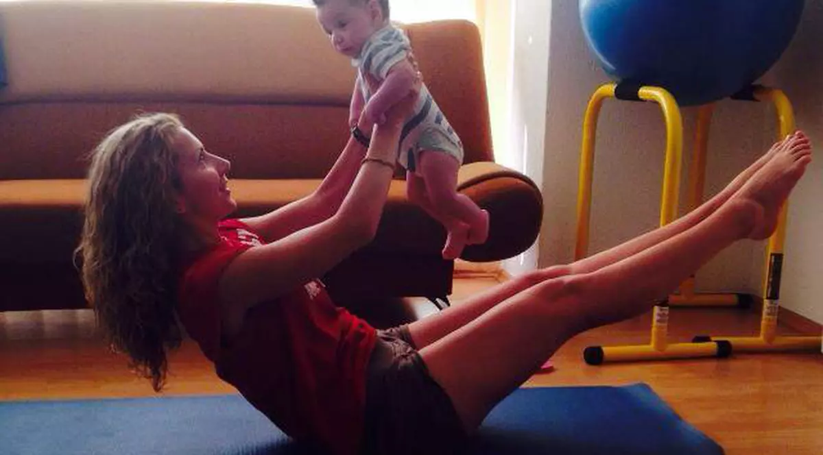 ESTE UIMITOR CÂT DE MULT SEAMĂNĂ Carmen Brumă și fiul ei | FOTO