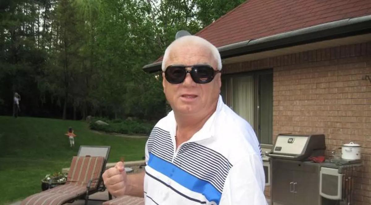 El va fi primul român care va cumpăra noul iPhone 6