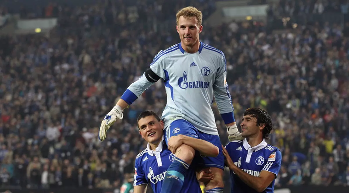 Portarul de la Schalke 04, aproape să-şi piardă auzul!