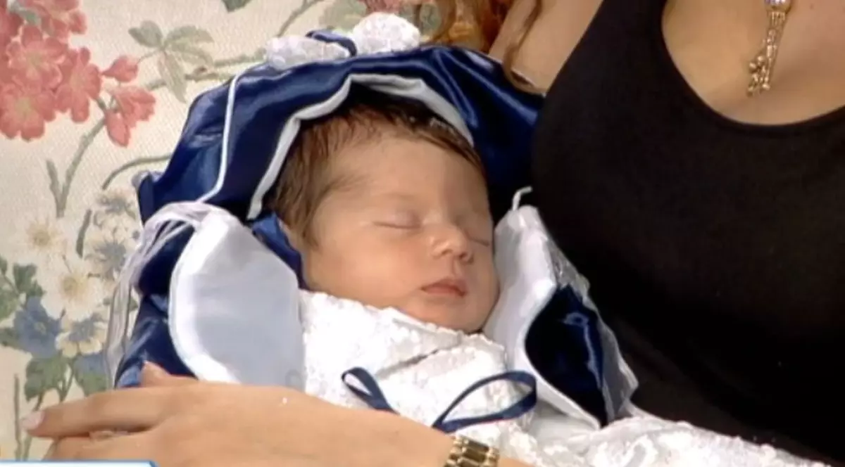 MORI DE DRAGUL EI! Cât de scumpă este FETIŢA LUI NICOLAE GUŢĂ, REGELE MANELELOR, cu BEYONCE DE ROMÂNIA! FOTO