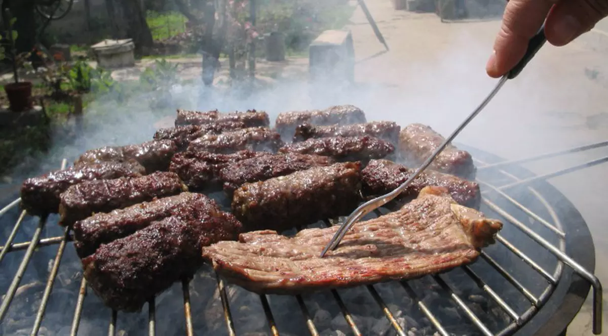 Incident cumplit de Rusalii. Un bărbat a luat foc în timp ce făcea grătar
