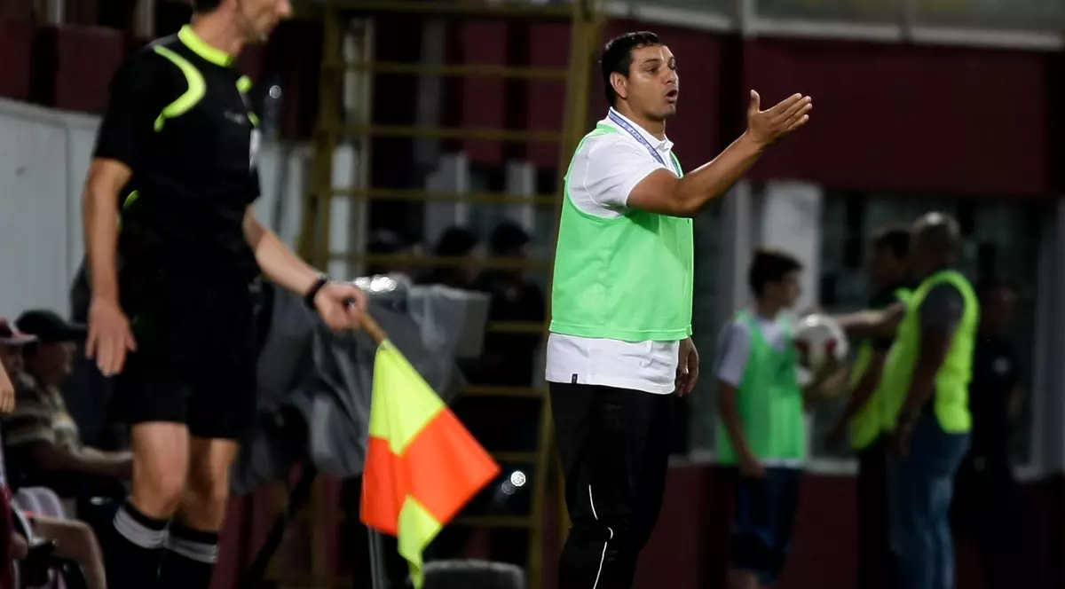 Fanii rapidişti au cerut demisia lui Ionel Ganea. Reacţia antrenorului