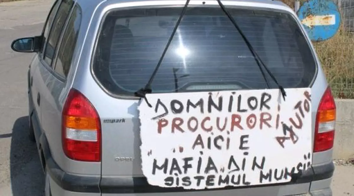 Protest la Iași împotriva patronului Stelei! Ce i se reproşează 