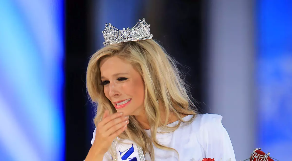 AU RĂMAS FĂRĂ FEMEI FRUMOASE?! Miss America 2015 este O RUSOAICĂ! FOTO