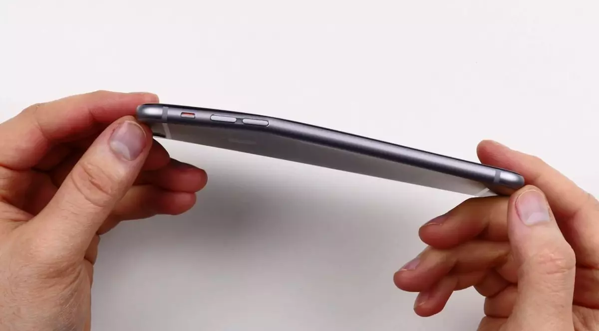 Noul iPhone 6 se îndoaie în buzunar? FOTO/VIDEO