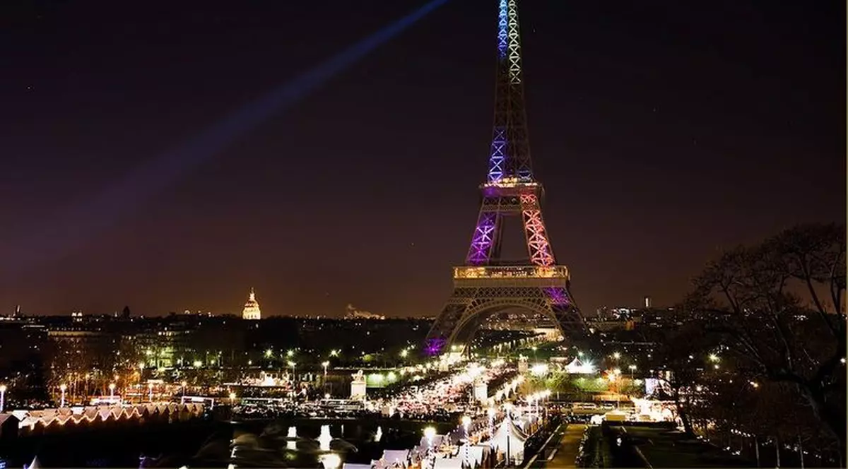 IDEI DE VACANŢĂ. Piața de Crăciun în "Capitala Luminilor"