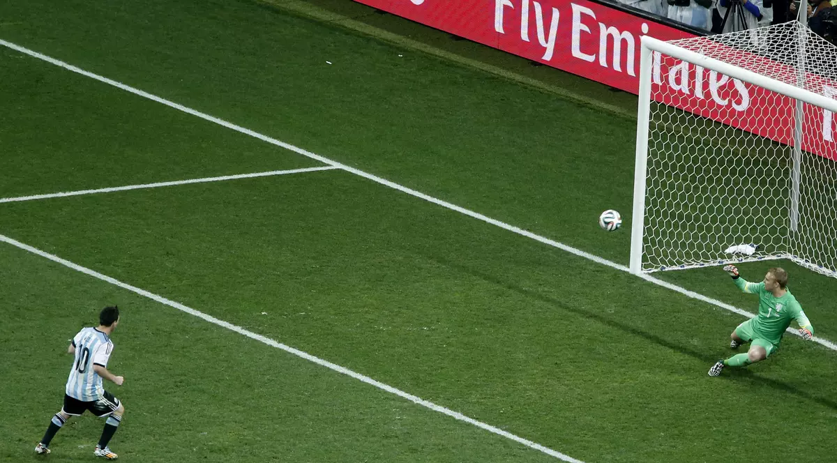 VIDEO / IREAL! Cel mai tare penalty din istoria fotbalului