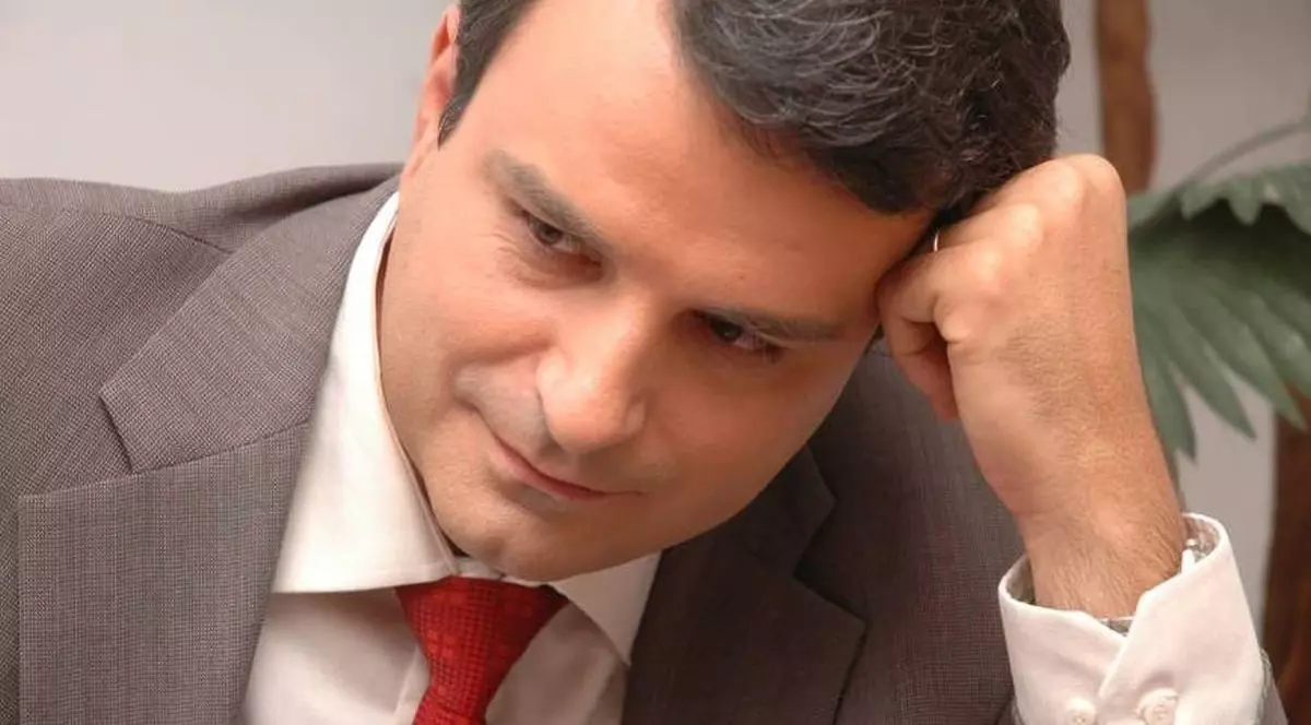 MÂNDRU BĂIAT mai ERA! LUCIAN MÎNDRUŢĂ, în vremea COPILĂRIEI!