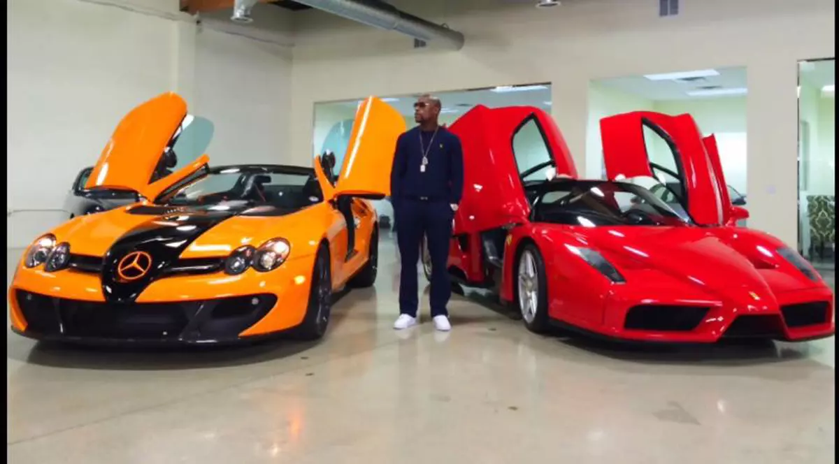 Patru bolizi aparținând lui Floyd Mayweather au luat foc / VIDEO
