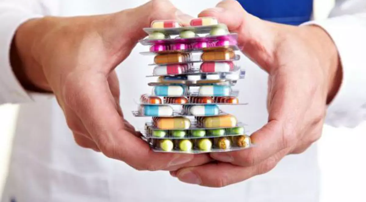 Percheziții la traficanți de droguri! Suspecții vindeau medicamente pe piața neagră din SUA