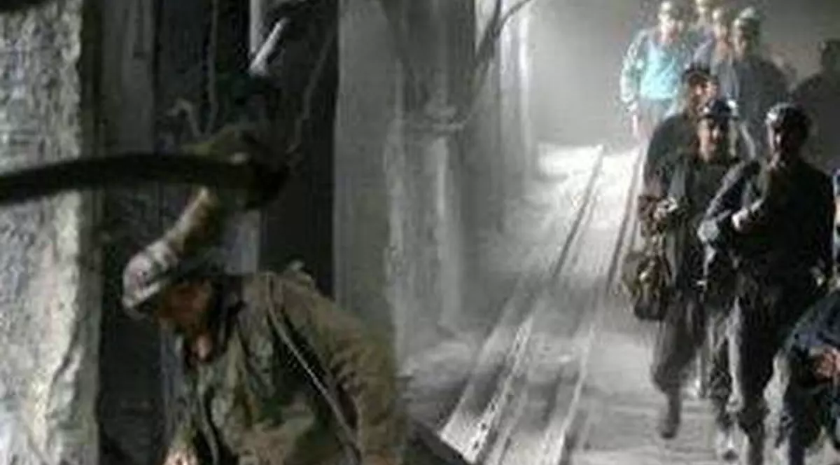 34 de mineri BLOCAŢI în subteran, în urma unui CUTREMUR