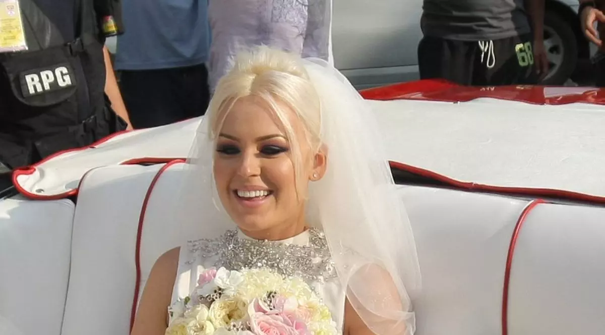 Pe ea o MOŞTENEŞTE? Uite cât de frumoasă este MAMA Mishei 