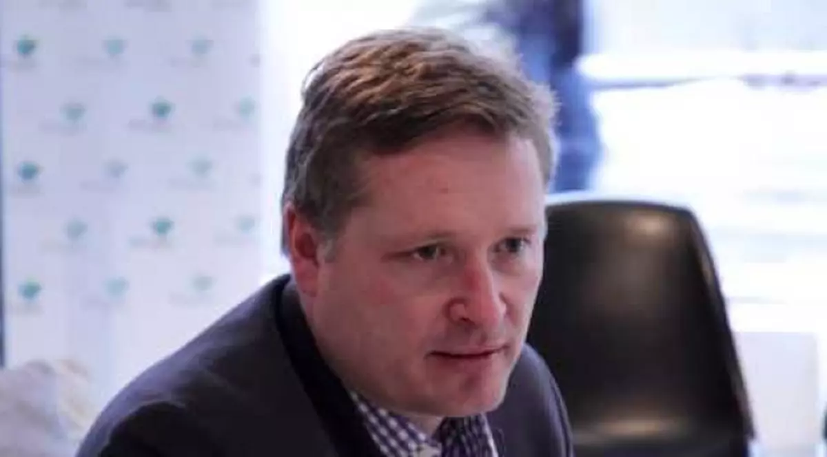 CONSULTANTUL care se va OCUPA de CAMPANIA LUI VICTOR PONTA, MITCH STEWART, a lucrat şi pentru OBAMA