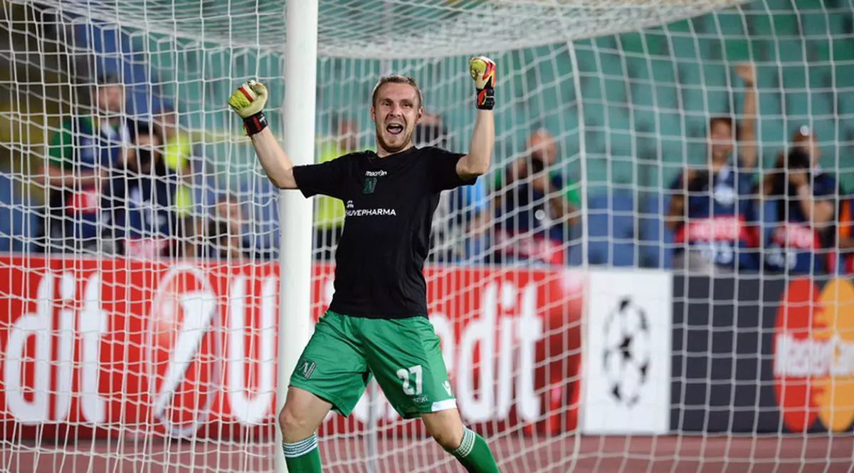 Presa britanică îl caracterizează pe Moţi: ”O legendă înnebunită după nicotină!”