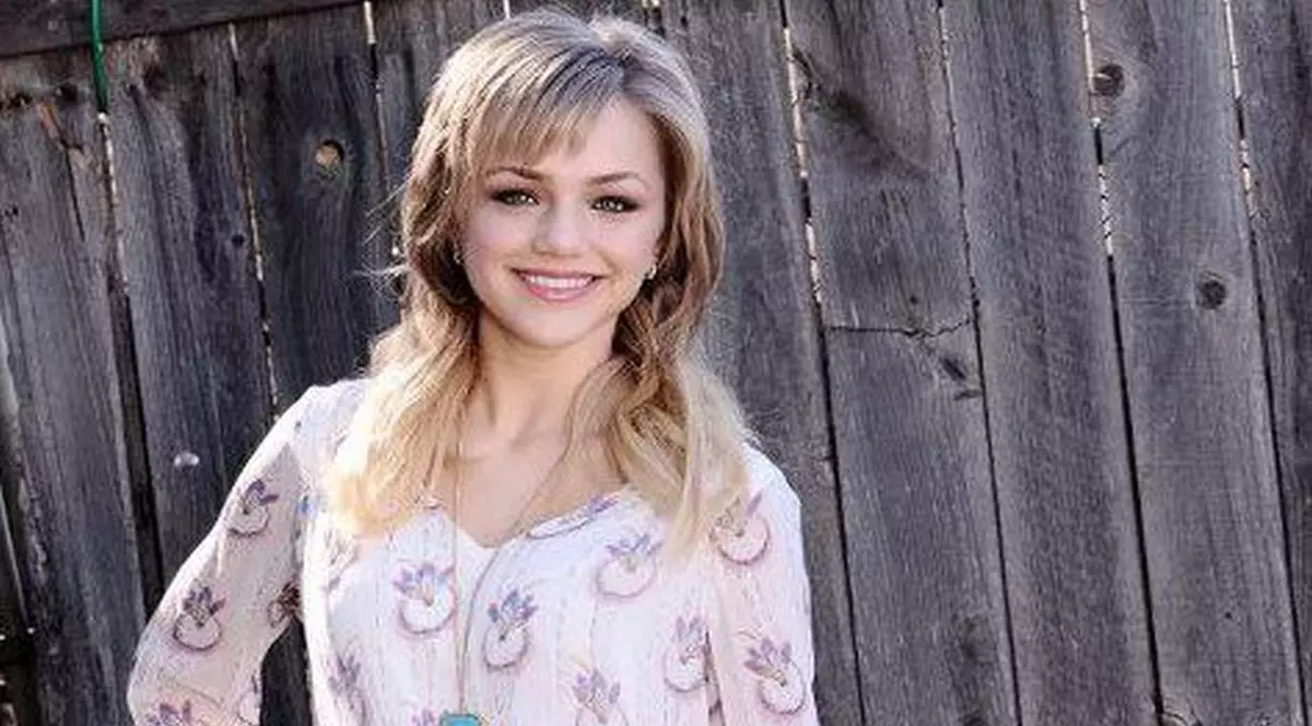 O ROMÂNCĂ a primit ROLUL PRINCIPAL într-un serial la DISNEY CHANNEL