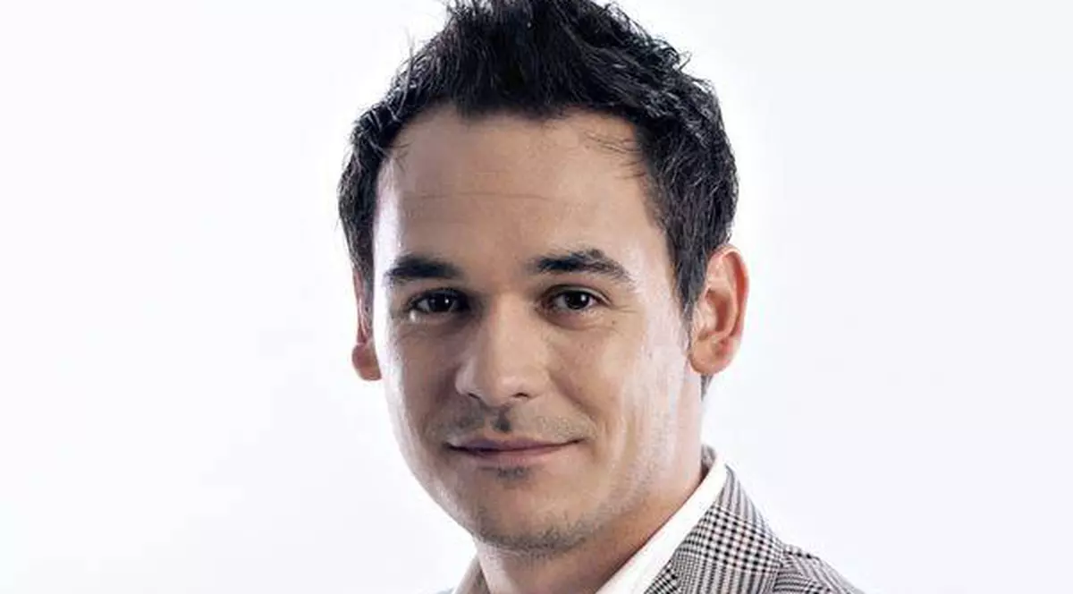 Răzvan Simion DĂ DIN CASĂ! Urmează AL TREILEA COPIL? 