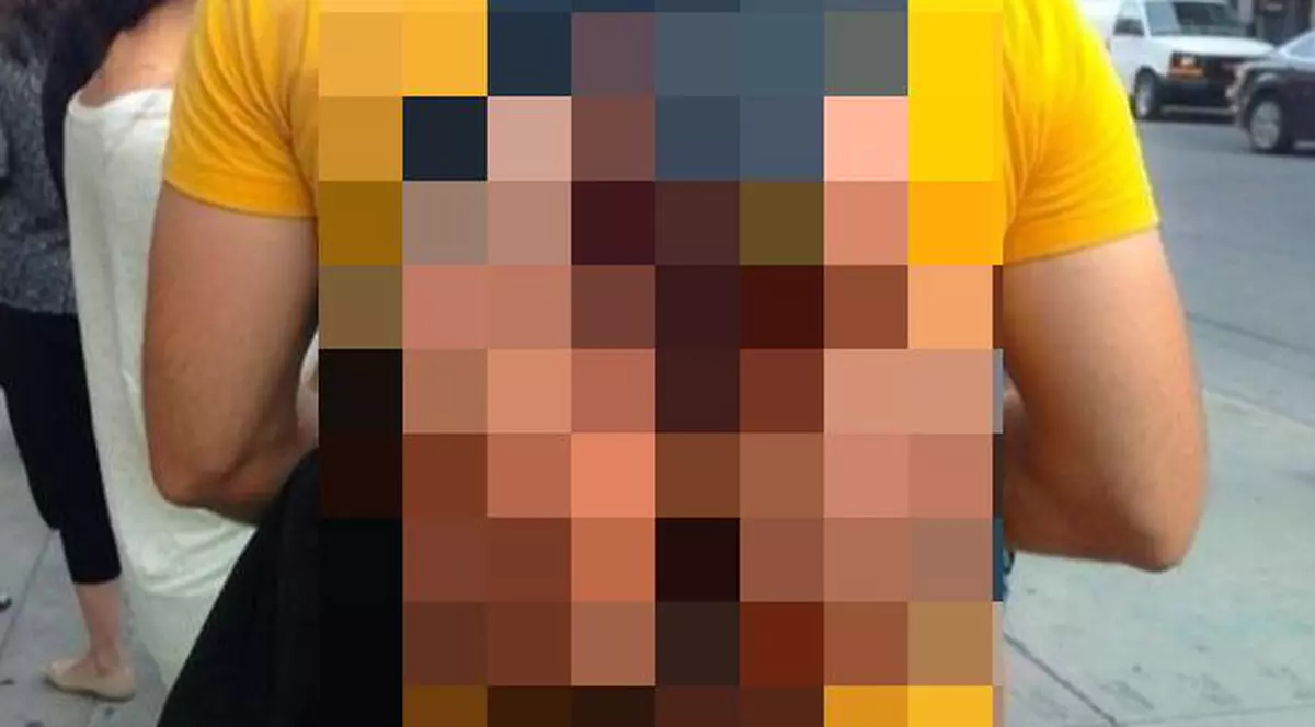 Rucsacul "SCROT" este dezgustător de realist! FOTO 