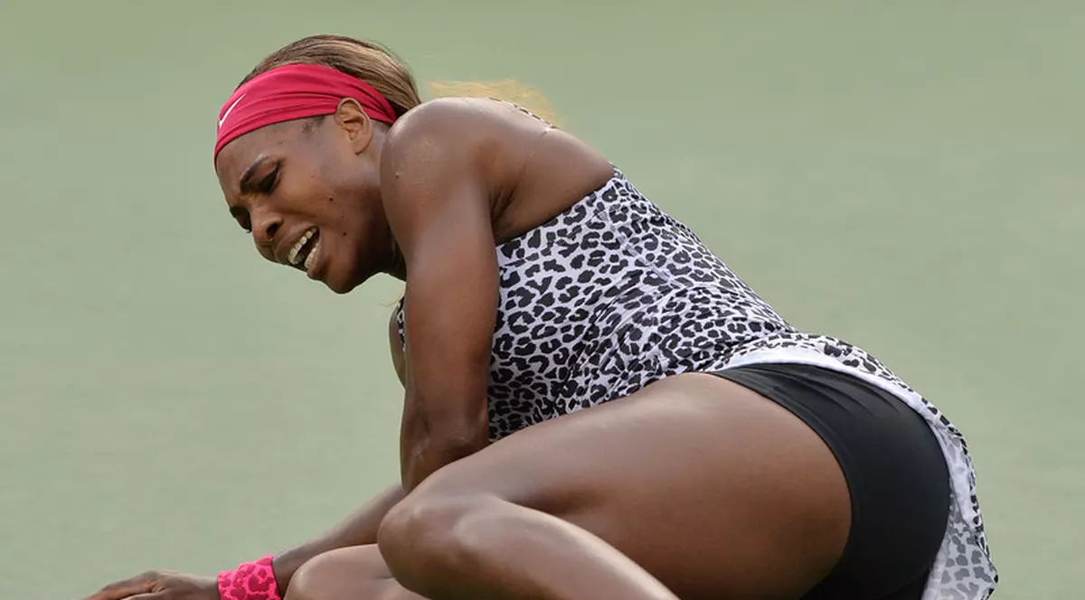 VIDEO / Serena Williams a abandonat în China! A avut nevoie de intervenţia medicului