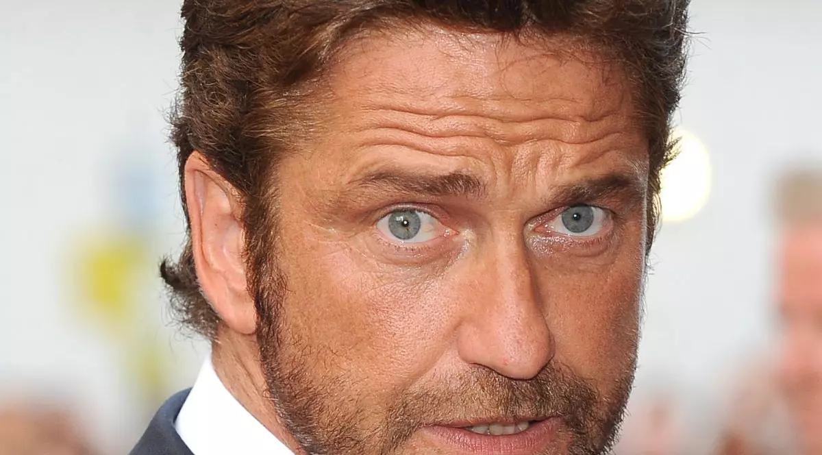 Un GENTLEMAN CHERCHELIT! GERARD BUTLER a dat iama în ALCOOL! | FOTO