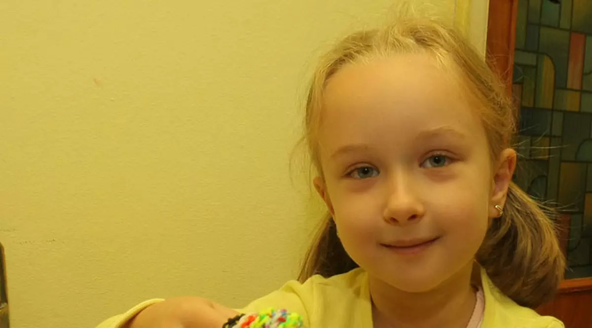 Cu plastic nu-i fantastic! Mania brăţărilor din elastic colorat ne poate îmbolnăvi, susţin medicii