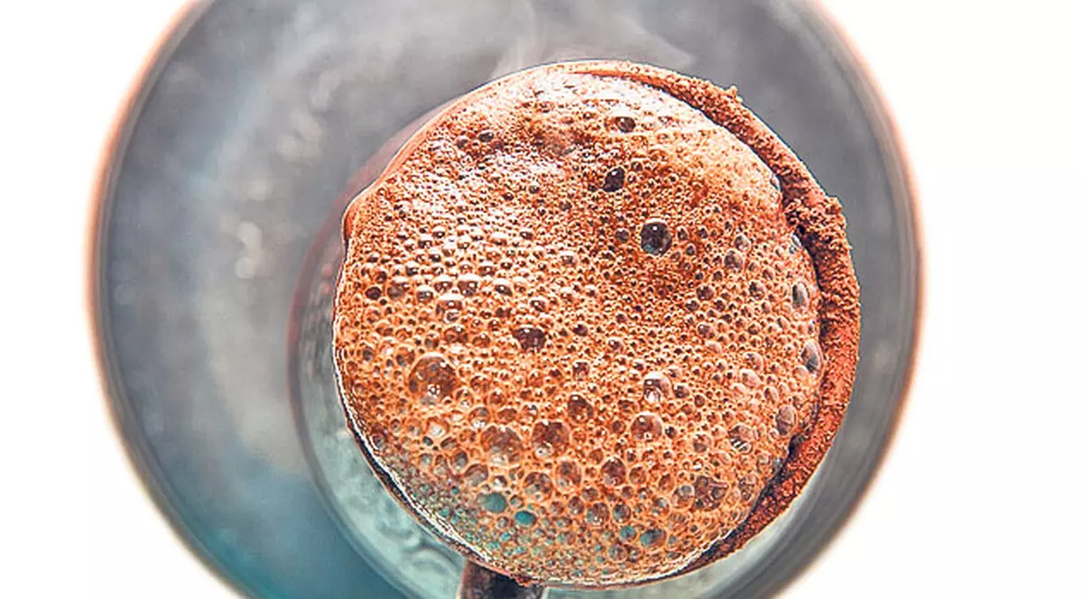 Faceţi-vă rezerve de «drog» matinal! Preţul cafelei a dat în clocot