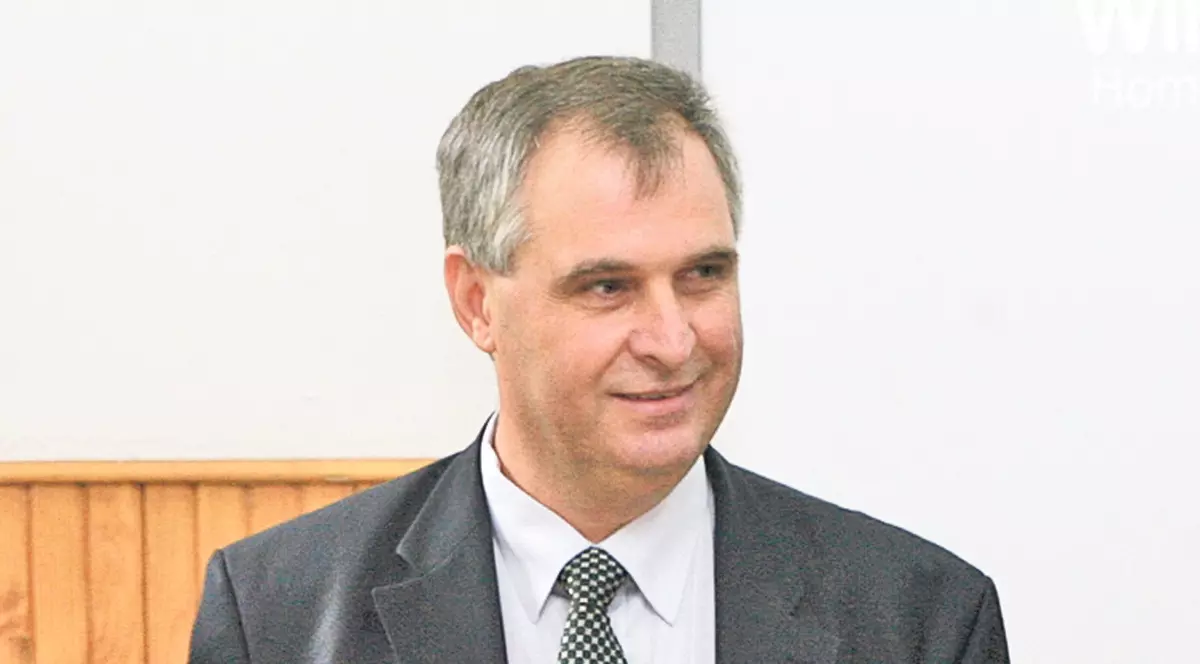 Fostul ministru al Comunicațiilor Valerian Vreme ar putea ajunge marți la DNA pentru a fi pus sub acuzare, după avizul dat de președinte.