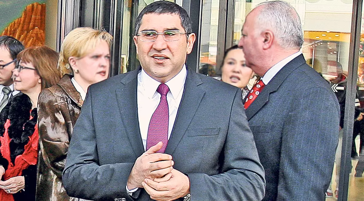 Omul de afaceri Nicolae Dumitru ”Niro” va fi eliberat condiționat, vineri, după ce a executat aproape un an din pedeapsa de doi ani și patru luni primită în dosarul Microsoft.