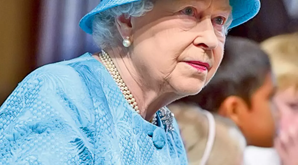 Buckingham reacționează: Regina Elisabeta a II-a nu are probleme de sănătate