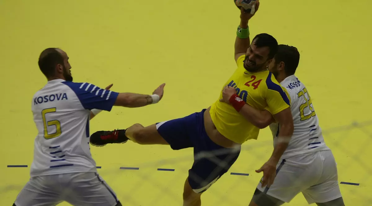 Preliminariile CE 2018 / România a surclasat Kosovo, dar jocul elevilor lui Aihan Omer a scârțâit