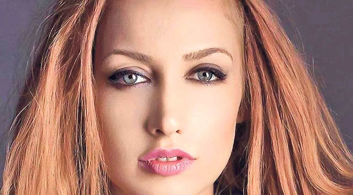 Nicole Stroiny e noua senzaţie a muzicii româneşti: «Vreau să fiu ca Lady Gaga» | FOTO