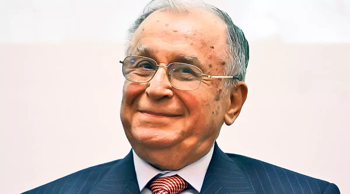 Banda şi vinul roşu, secretele lui Iliescu