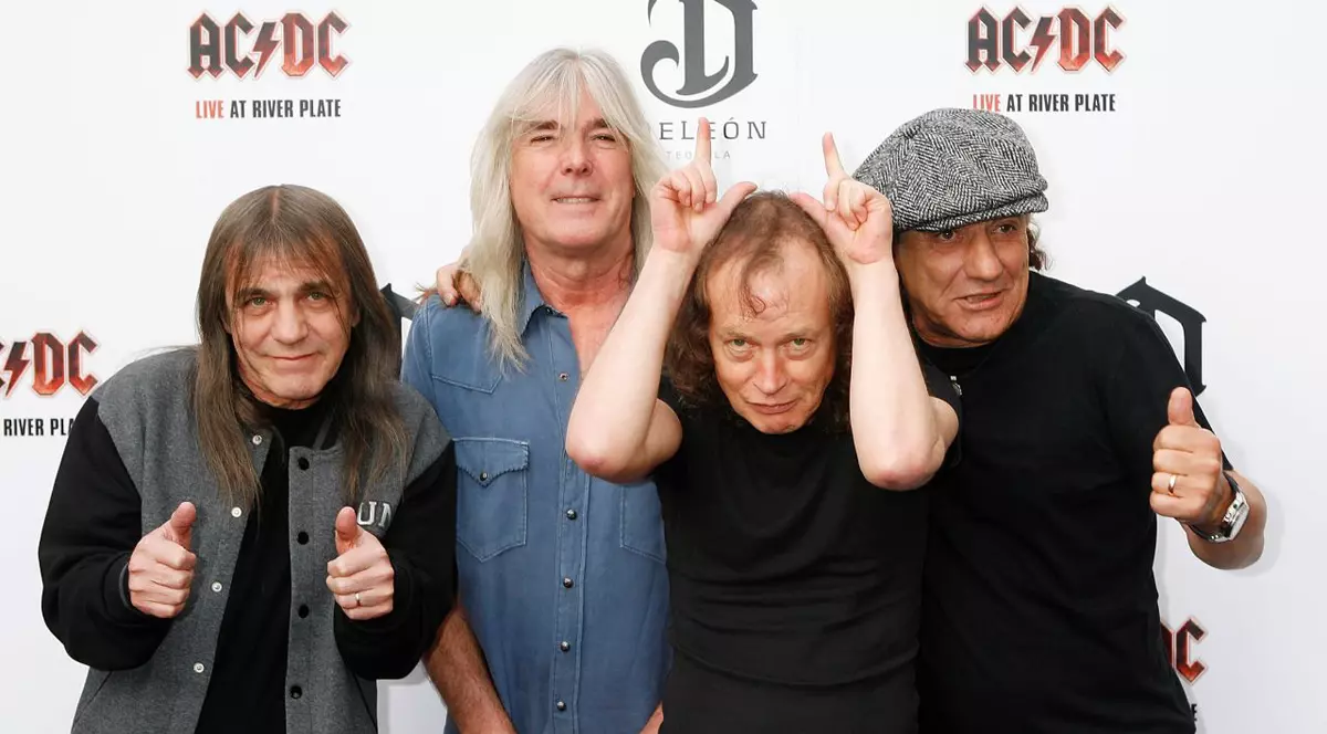 Malcolm Young părăseşte formaţia AC/DC după 40 de ani! Chitaristul suferă de o boală gravă