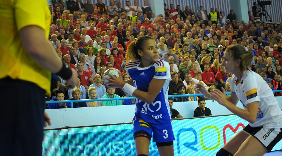 Băimărencele s-au bătut singure cu Larvik! ^7 ratări de la 7 metri și 9 bare! Cuplul de lesbiene Hammerseng-Edin a învins