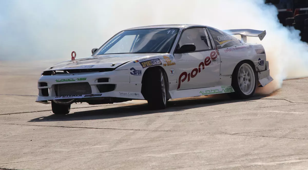 FOTO & VIDEO / Cei mai buni piloţi de drift s-au întrecut la primul Grand Prix organizat de Romanian Drift Community