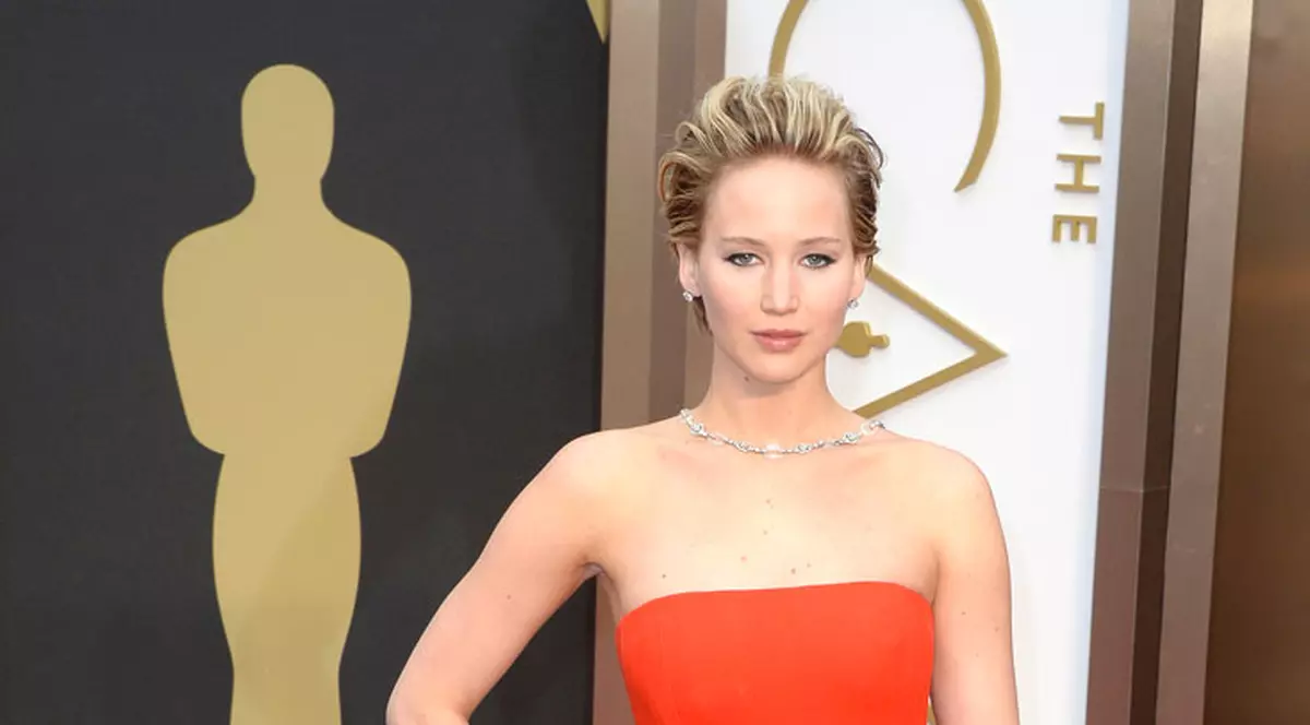 Jennifer Lawrence, mai tare decât Angelina Jolie