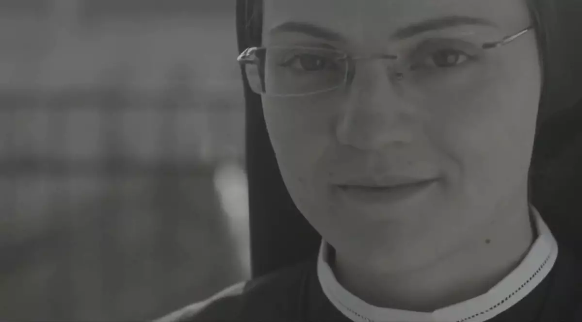 Vă mai amintiţi de sora Cristina, călugăriţa care a câştigat ”Vocea Italiei”? Trebuie neapărat să ascultaţi single-ul ei de debut! VIDEO
