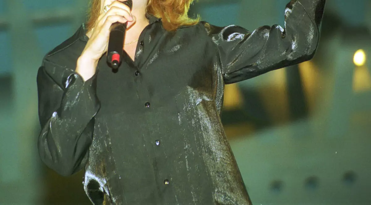 CELE MAI FRUMOASE PIESE ALE LAUREI STOICA! Sigur le-ai fredonat şi tu | VIDEO