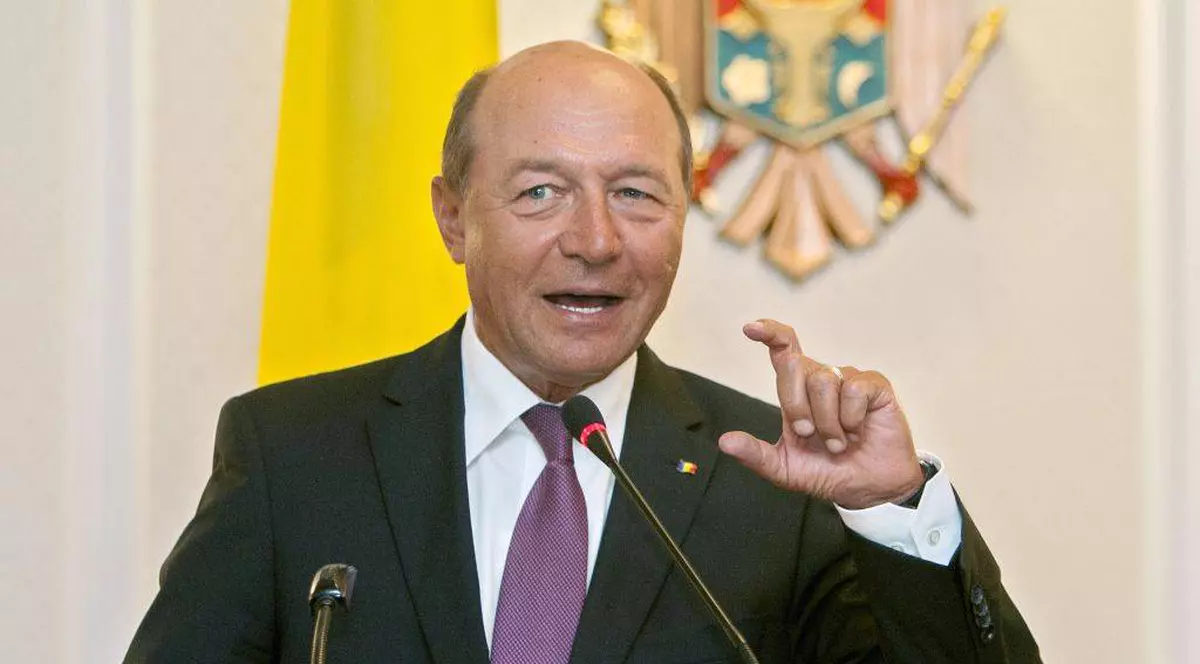 Traian Băsescu se înscrie în PMP. Candidează la şefia partidului?