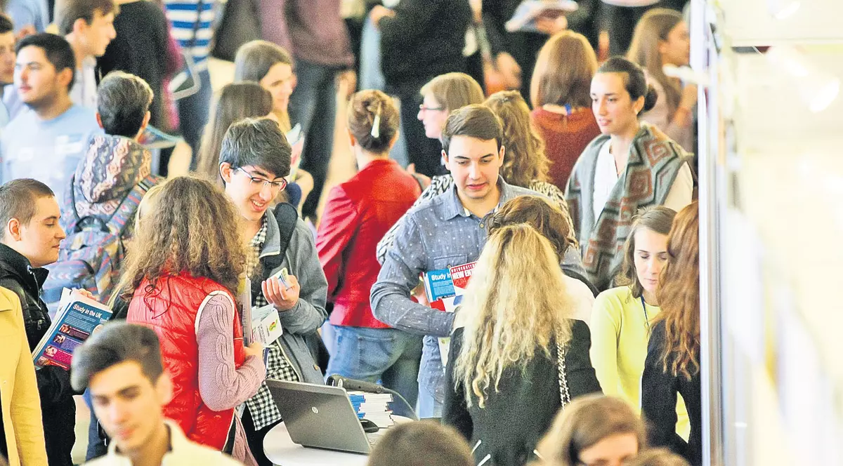 Studenţii români, «vânaţi» de universităţile din străinătate