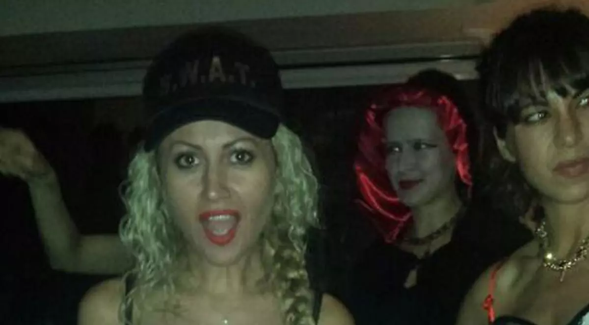 HALLOWEEN de BELEA pentru ANAMARIA FERENTZ! Își ASORTEAZĂ COSTUMUL cu CINE NICI nu te-ai fi AȘTEPTAT! | FOTO