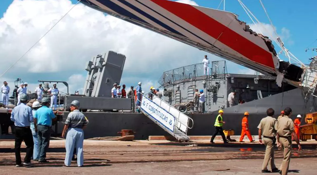 AU UCIS 228 de oameni! Doi dintre piloţii cursei Air France prăbuşite în 2009 au adormit în timpul zborului