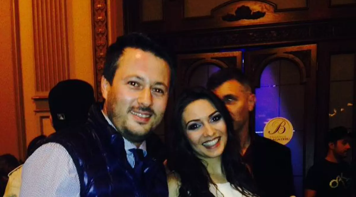 Amalia de la Neatza, cu burta la gură la o petrecere!