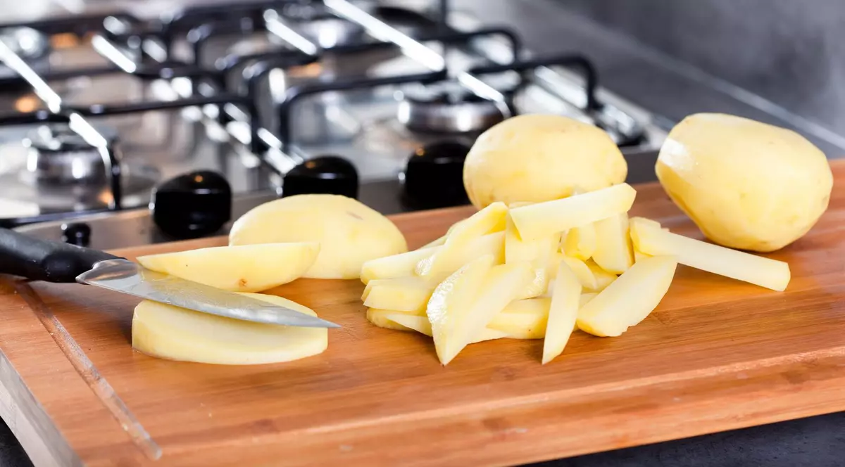 ÎNCĂ UN MIT SPULBERAT: Cartofii şi pâinea NU ÎNGRAŞĂ. Care este EXPLICAŢIA