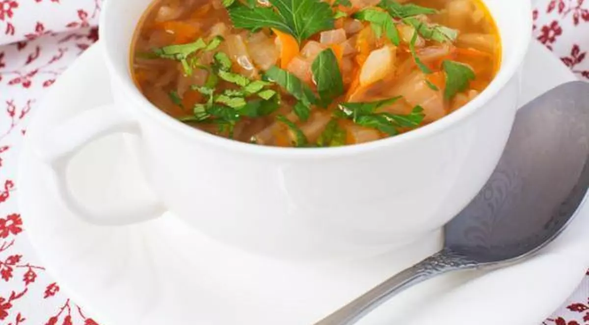 DIETA MINUNE CU CIORBĂ DE VARZĂ! Cum se prepară şi CE NU AI VOIE SĂ FACI