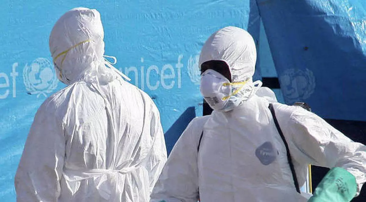 Virusul EBOLA ar putea ajunge în curând în Marea Britanie şi în Franţa!