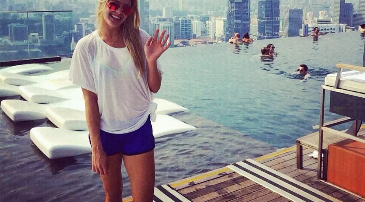 GALERIE FOTO / Eugenie Bouchard şi sora ei geamănă au plecat la ”război”